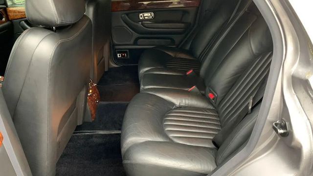 Bentley Arnage — фото 17